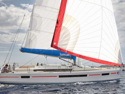Side profile view of Sun Odyssey 490