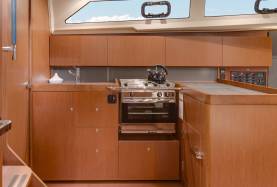 Kombuis van Sunsail 41.1 monohull met 3 cabines