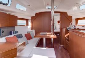 Sunsail 352 – 2 cabin
