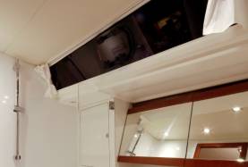 Oceanis 48 bathroom