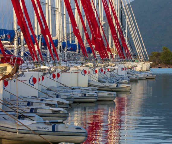 Monohulls with Dinghies