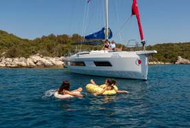 Sunsail 44.3 – 3 cabin