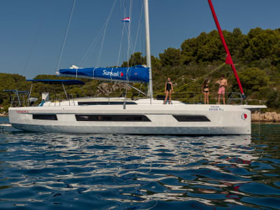 Sunsail 44.3 – 3 cabin